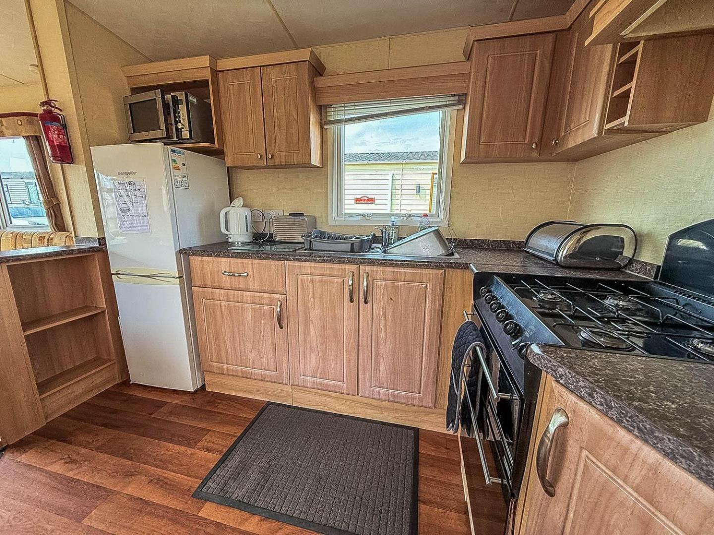 Spacious 8 Berth Caravan At Southview Holiday Park Near Skegness Ref 33018Ml エクステリア 写真